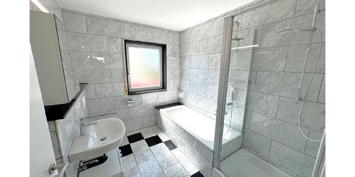 TGL-Bad + Wanne + Dusche